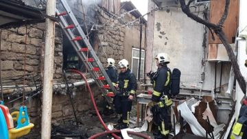 В Баку произошел пожар в жилом доме, погиб один человек - ОБНОВЛЕНО-2 - ФОТО