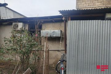 В Баку произошел пожар в жилом доме, погиб один человек - ОБНОВЛЕНО-2 - ФОТО