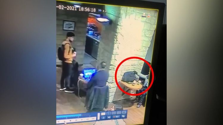 Задержаны воры, грабившие посетителей магазинов на площади Фонтанов - ВИДЕО