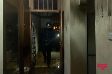 В центре Баку в доме произошел пожар - ФОТО