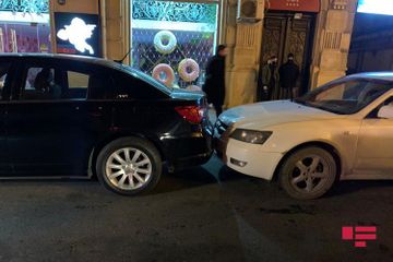 В Баку столкнулись 5 автомобилей, есть пострадавшие - ФОТО