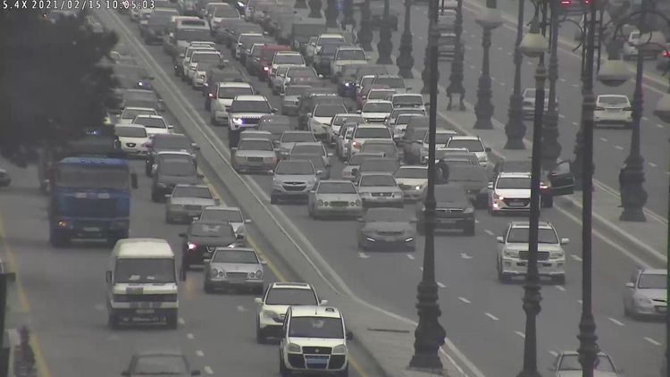 На проспекте Гейдара Алиева произошла цепная авария, наблюдается плотность движения 