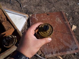 В Агдаме обнаружены брошенные армянами боеприпасы