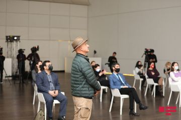 Реза Дегати встретился с представителями прессы