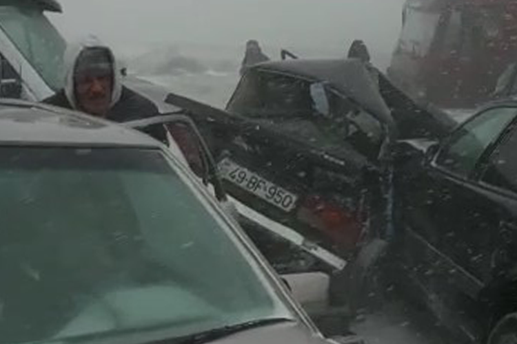 В ДТП в Гарадаге один человек погиб, четверо получили травмы