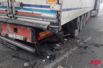 В результате обледенения дороги в Кюрдамире произошли цепные ДТП, пострадали сотрудники полиции - ФОТО
