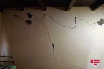 В Лерике около 10 домов оказались в аварийном состоянии из-за оползня - ФОТО