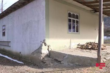 В Лерике около 10 домов оказались в аварийном состоянии из-за оползня - ФОТО