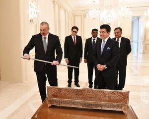Гендиректор ИСЕСКО подарил президенту Азербайджана по случаю Победы саблю, которой больше 100 лет - ОБНОВЛЕНО