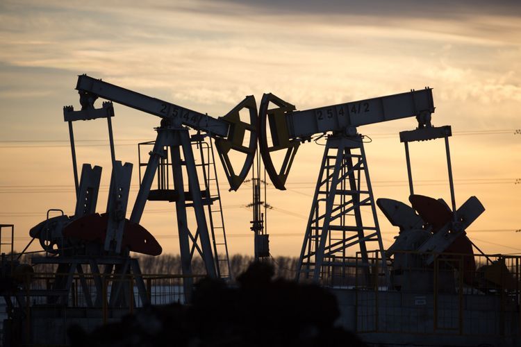 Нефть продолжает дешеветь