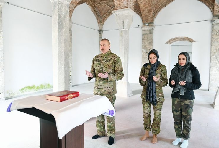Президент Ильхам Алиев принял участие в закладке фундамента дороги Физули-Шуша и аэропорта, побывал в Шуше - ОБНОВЛЕНО-1