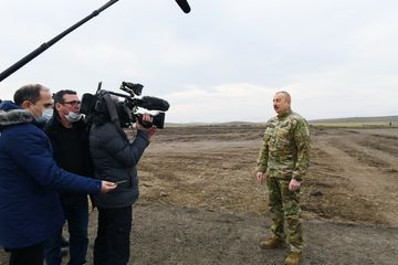 Президент Ильхам Алиев принял участие в закладке фундамента дороги Физули-Шуша и аэропорта, побывал в Шуше - ОБНОВЛЕНО-1