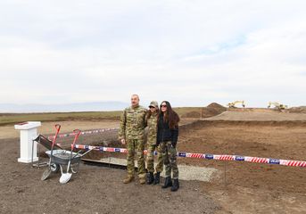 Президент Ильхам Алиев принял участие в закладке фундамента дороги Физули-Шуша и аэропорта, побывал в Шуше - ОБНОВЛЕНО-1