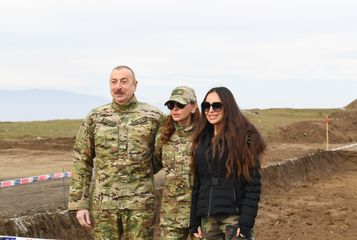 Президент Ильхам Алиев принял участие в закладке фундамента дороги Физули-Шуша и аэропорта, побывал в Шуше - ОБНОВЛЕНО-1
