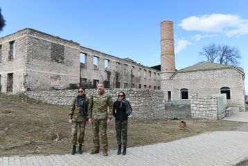 Президент Ильхам Алиев принял участие в закладке фундамента дороги Физули-Шуша и аэропорта, побывал в Шуше - ОБНОВЛЕНО-1