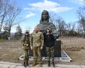 Президент Ильхам Алиев принял участие в закладке фундамента дороги Физули-Шуша и аэропорта, побывал в Шуше - ОБНОВЛЕНО-1