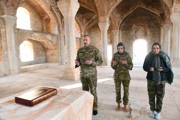 Президент Ильхам Алиев принял участие в закладке фундамента дороги Физули-Шуша и аэропорта, побывал в Шуше - ОБНОВЛЕНО-1