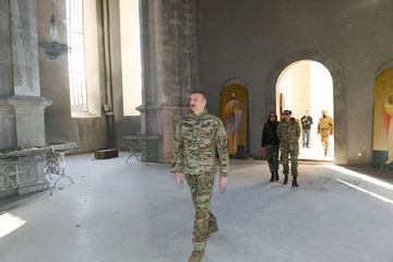 Президент Ильхам Алиев принял участие в закладке фундамента дороги Физули-Шуша и аэропорта, побывал в Шуше - ОБНОВЛЕНО-1