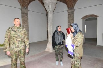 Президент Азербайджана подарил Коран мечети Саатлы в Шуше 
