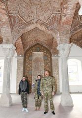 Президент Азербайджана подарил Коран мечети Саатлы в Шуше 