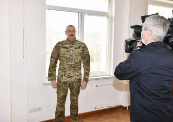 Президент Ильхам Алиев и члены его семьи посетили в Шуше здание ИВ, родник Натаван, дом-музей Бюльбюля