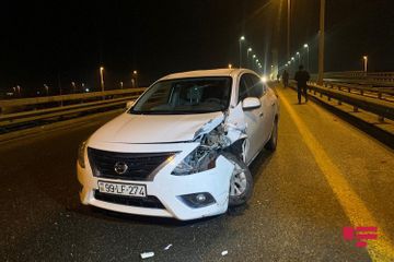 В Баку на мосту столкнулись 11 автомобилей, есть пострадавшие - ФОТО