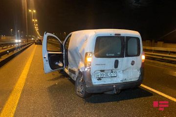 В Баку на мосту столкнулись 11 автомобилей, есть пострадавшие - ФОТО