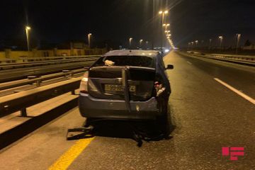 В Баку на мосту столкнулись 11 автомобилей, есть пострадавшие - ФОТО