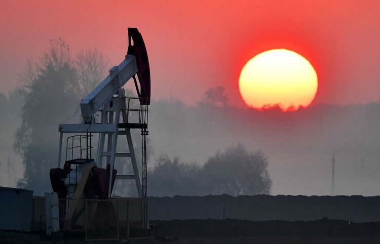 Нефть продолжает дешеветь