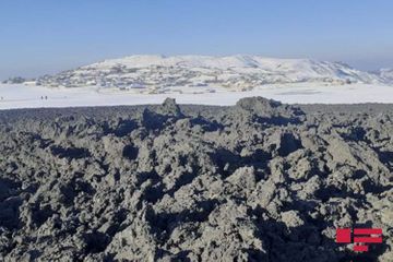 На территории села Гушчу Шамахинского района произошло извержение вулкана, на стенах 3 домов образовались трещины – ОБНОВЛЕНО 