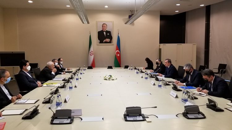 МИД распространил информацию о встрече Джейхуна Байрамова и Джавада Зарифа