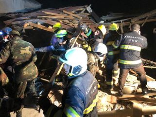 Из-под завалов разрушенного дома в Хырдалане извлечено тело погибшей женщины - ФОТО - ВИДЕО - ОБНОВЛЕНО-2