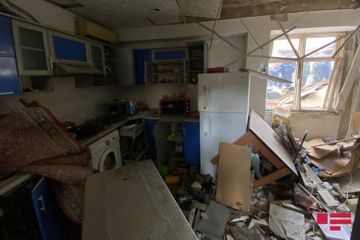 МЧС: Есть вероятность того, что под завалами дома в Хырдалане остались люди