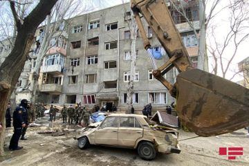 МЧС: Есть вероятность того, что под завалами дома в Хырдалане остались люди