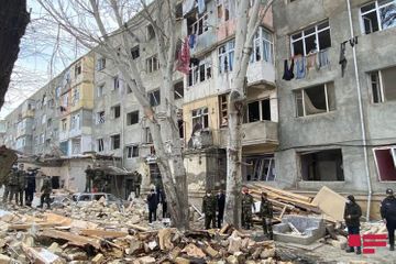 МЧС: Есть вероятность того, что под завалами дома в Хырдалане остались люди