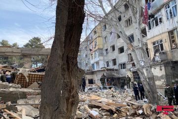МЧС: Есть вероятность того, что под завалами дома в Хырдалане остались люди