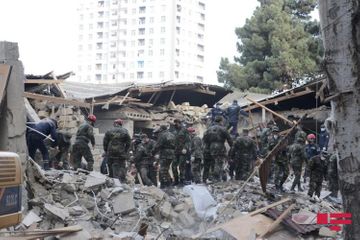 В Хырдалане из-под завалов дома, где произошел взрыв, найдено тело ребенка, поисково-спасательная операция завершена - ВИДЕО
