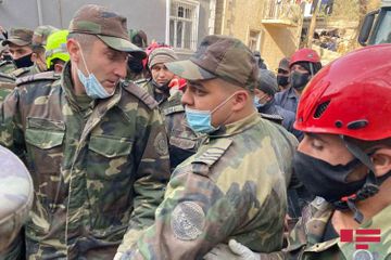 В Хырдалане из-под завалов дома, где произошел взрыв, найдено тело ребенка, поисково-спасательная операция завершена - ВИДЕО