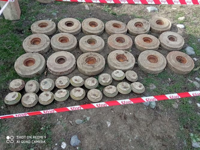 В прифронтовых районах Азербайджана обнаружено большое количество неразорвавшихся боеприпасов - ФОТО