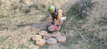 В прифронтовых районах Азербайджана обнаружено большое количество неразорвавшихся боеприпасов - ФОТО