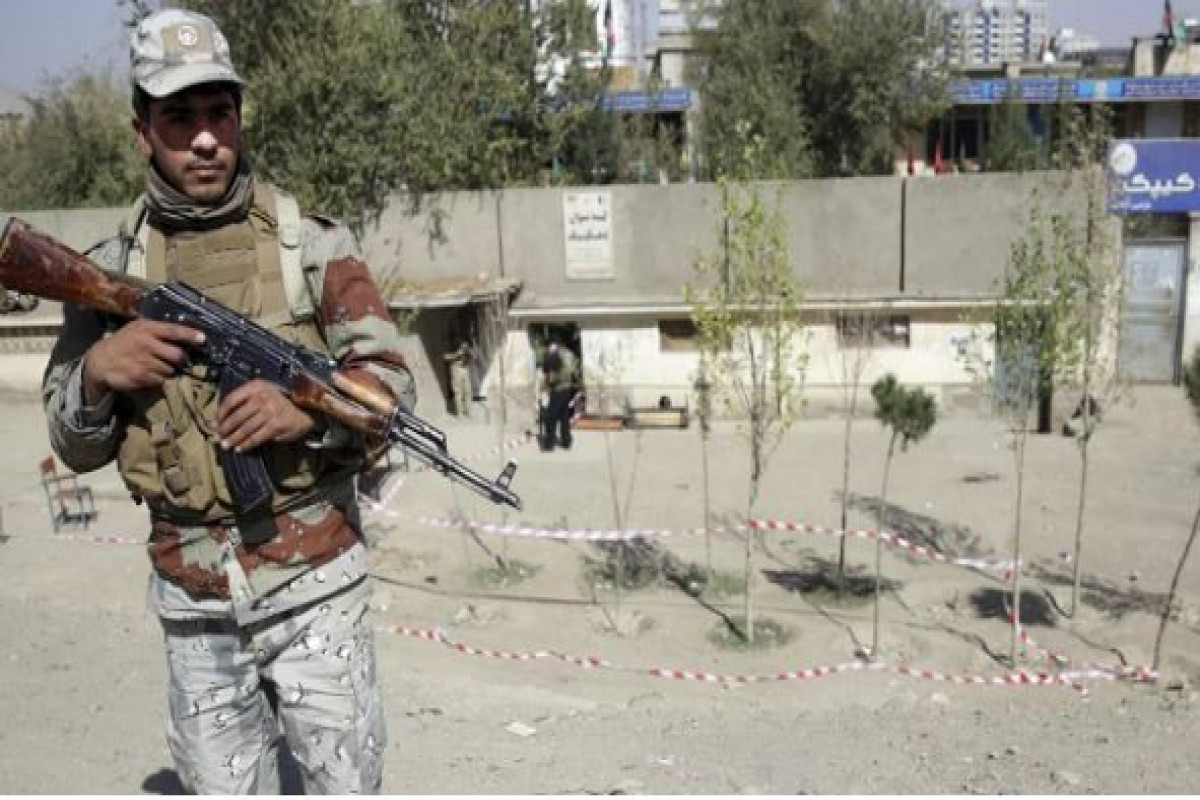 При взрыве в Афганистане погибли восемь полицейских и военнослужащий