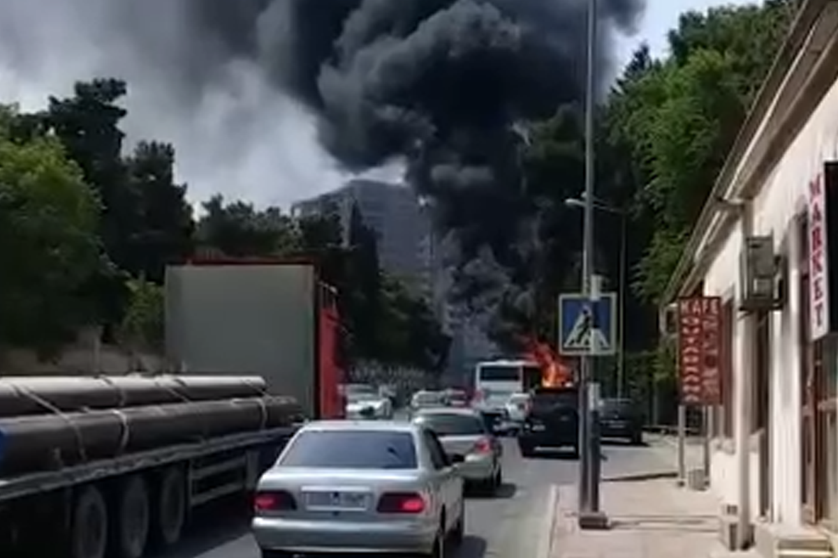 В Баку сгорел грузовик-ВИДЕО 
