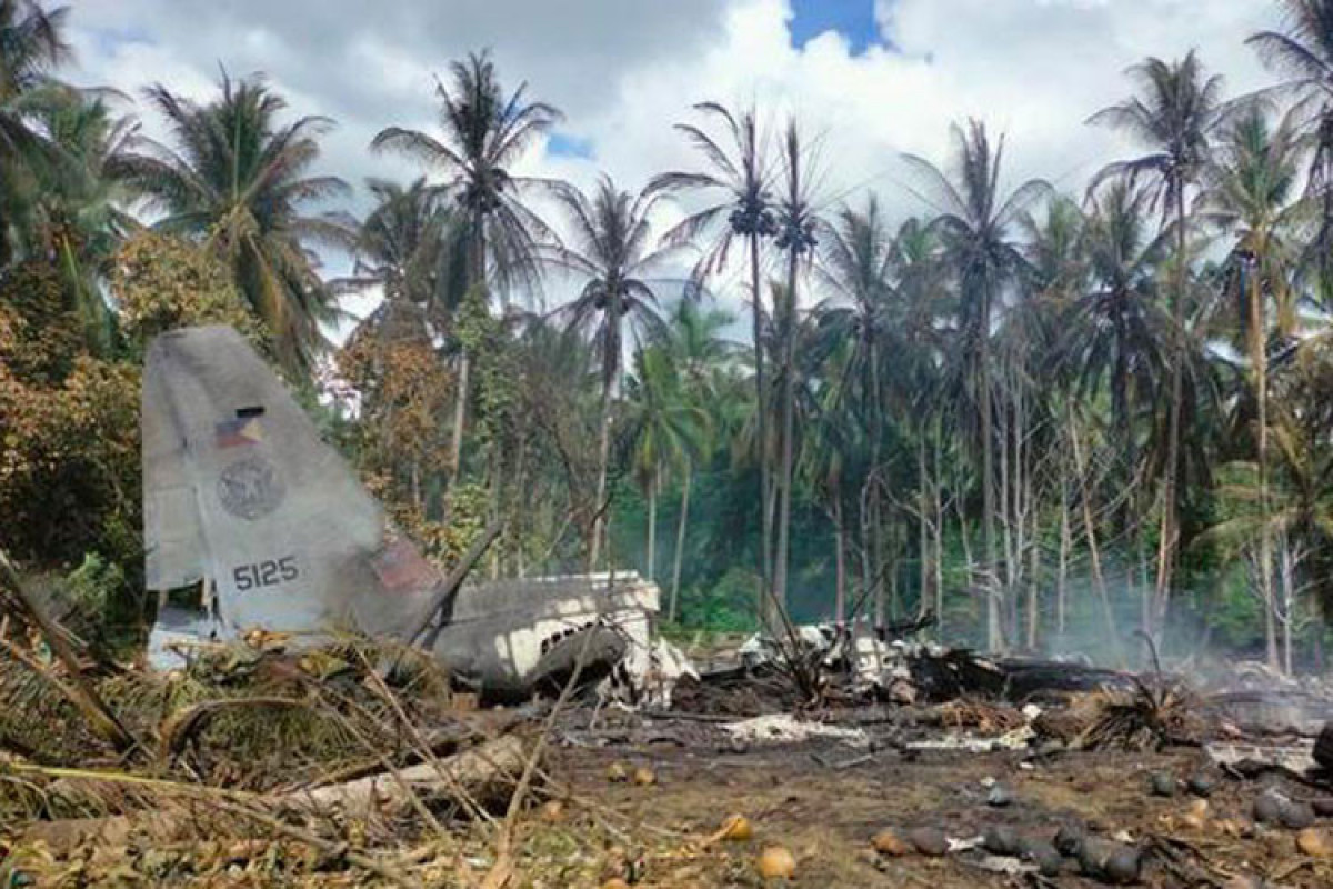 Число погибших при крушении военного самолета на Филиппинах возросло до 45 человек - ОБНОВЛЕНО-6 