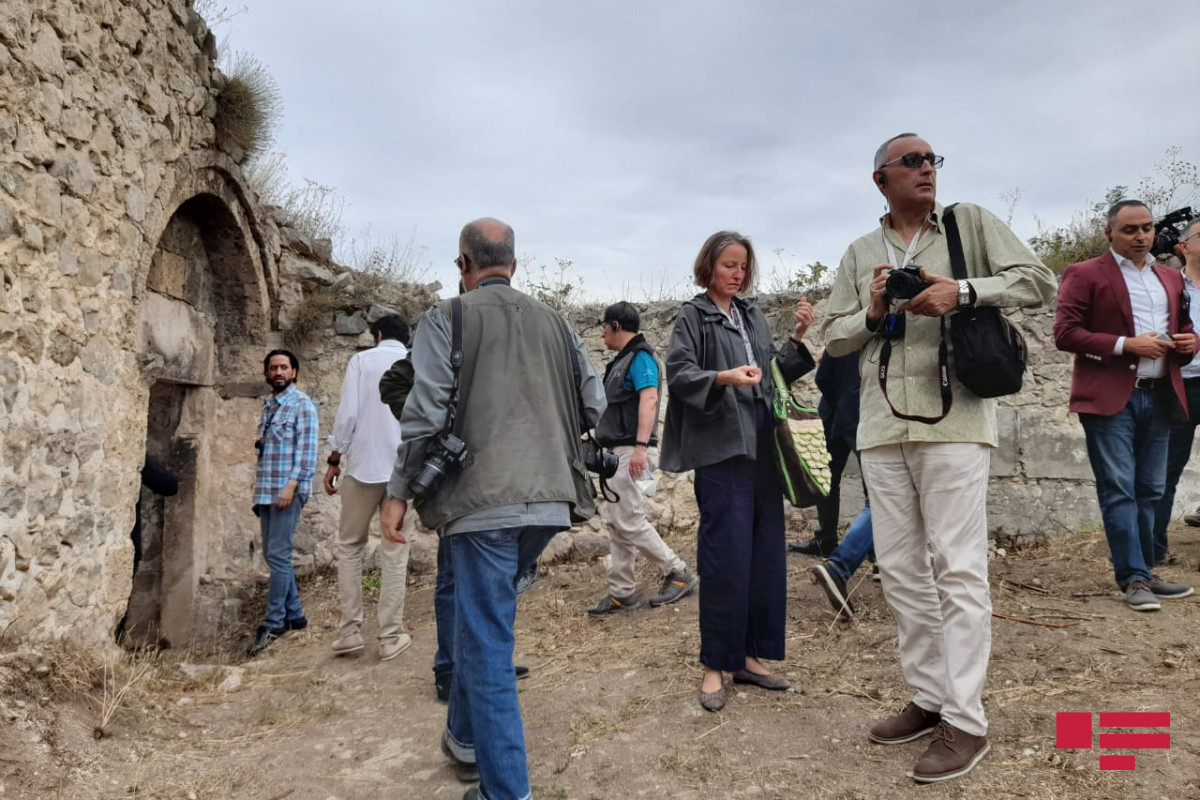 Иностранные дипломаты осмотрели остатки дворца Панахали хана в Шуше-ВИДЕО 