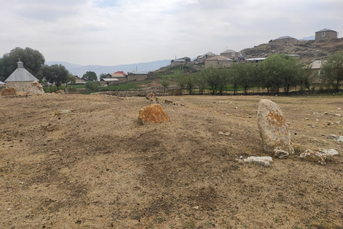 В ходе строительства школы в Губе обнаружены древние могилы – ФОТО  