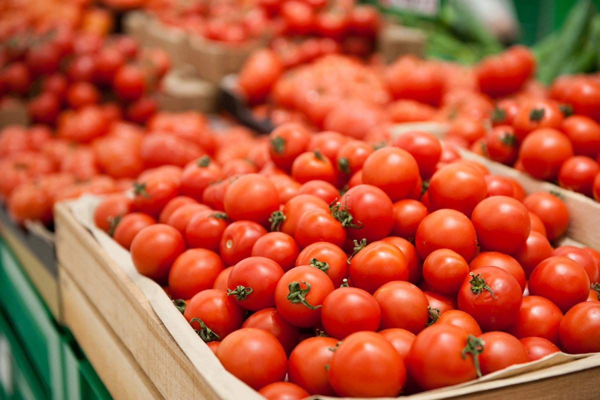 Не допущен ввоз в РФ 83,2 тонны помидоров и 36,9 тонны персиков из Азербайджана