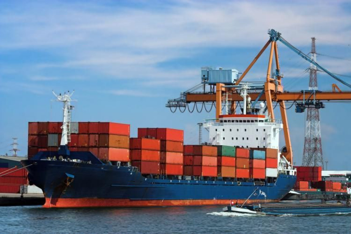 В Азербайджане пассажироперевозки морским транспортом сократились на 28%
