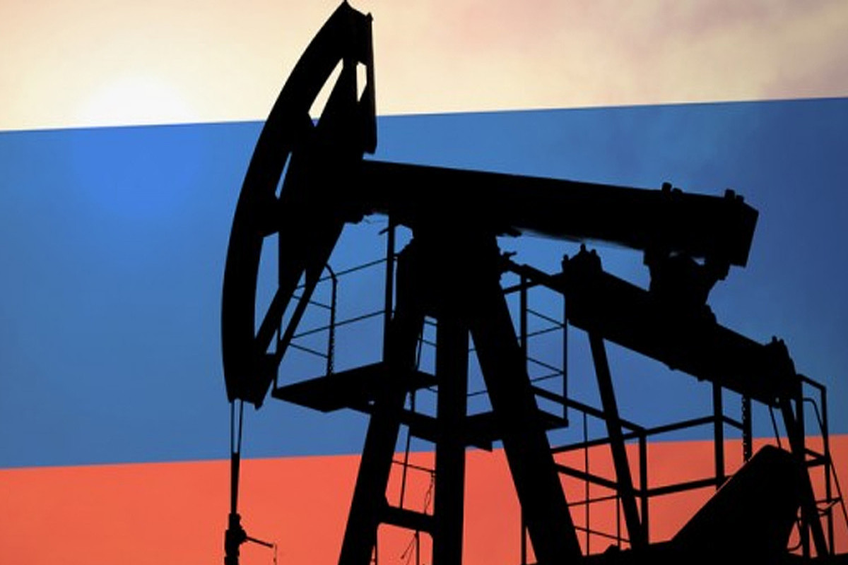 Новак заявил, что Россия выйдет на докризисный уровень добычи нефти в мае 2022 года