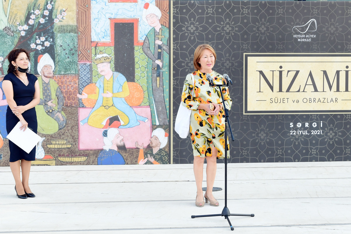 Выставка «Сюжеты и образы Низами» в Центре Гейдара Алиева