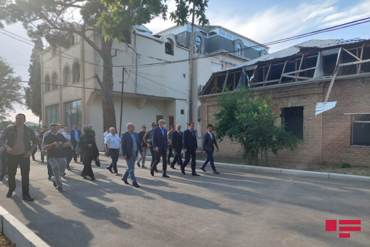 Делегация ПСР посетила в Гяндже территорию, подвергшуюся ракетной атаке со стороны Армении